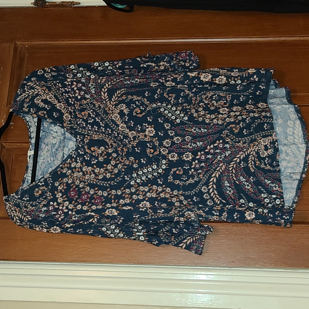 Maurices top size 1 Fall colors navy, gold, burgundy lighty worn